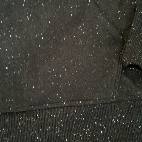 NWT Under Armour Black with White Hoodie Sizes 1X - Picture 3 of 3